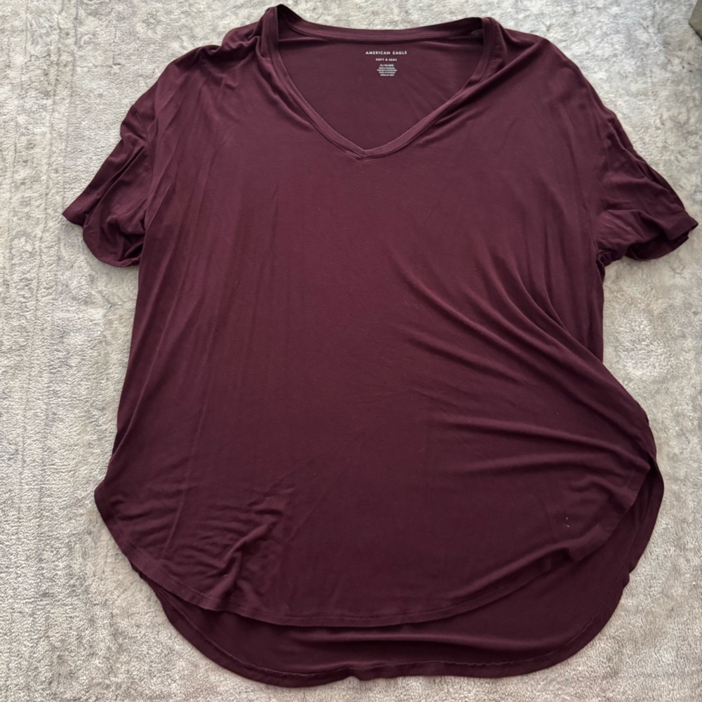 American Eagle Outfitters Maroon Short Sleeve Tee